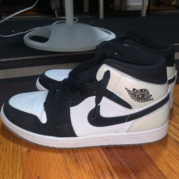 Jordan 1 mid diamond size 8.5 mens